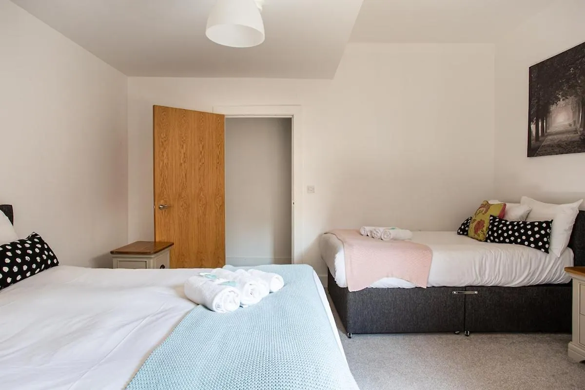 Modern Luxury Apartment, Sleeps 6 I Best Location I Long Stay Belfast Birleşik Krallık