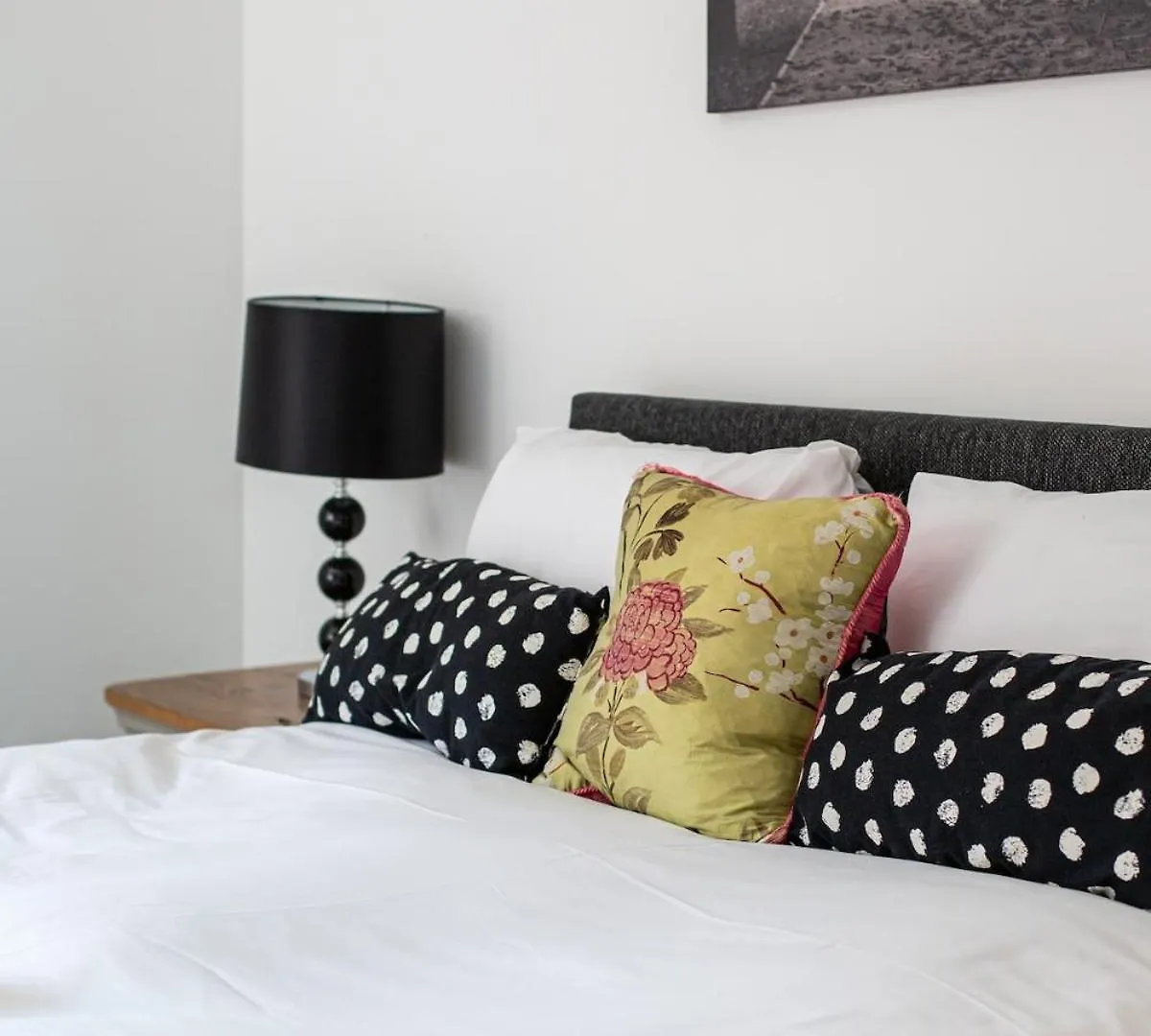 Modern Luxury Apartment, Sleeps 6 I Best Location I Long Stay Belfast Daire