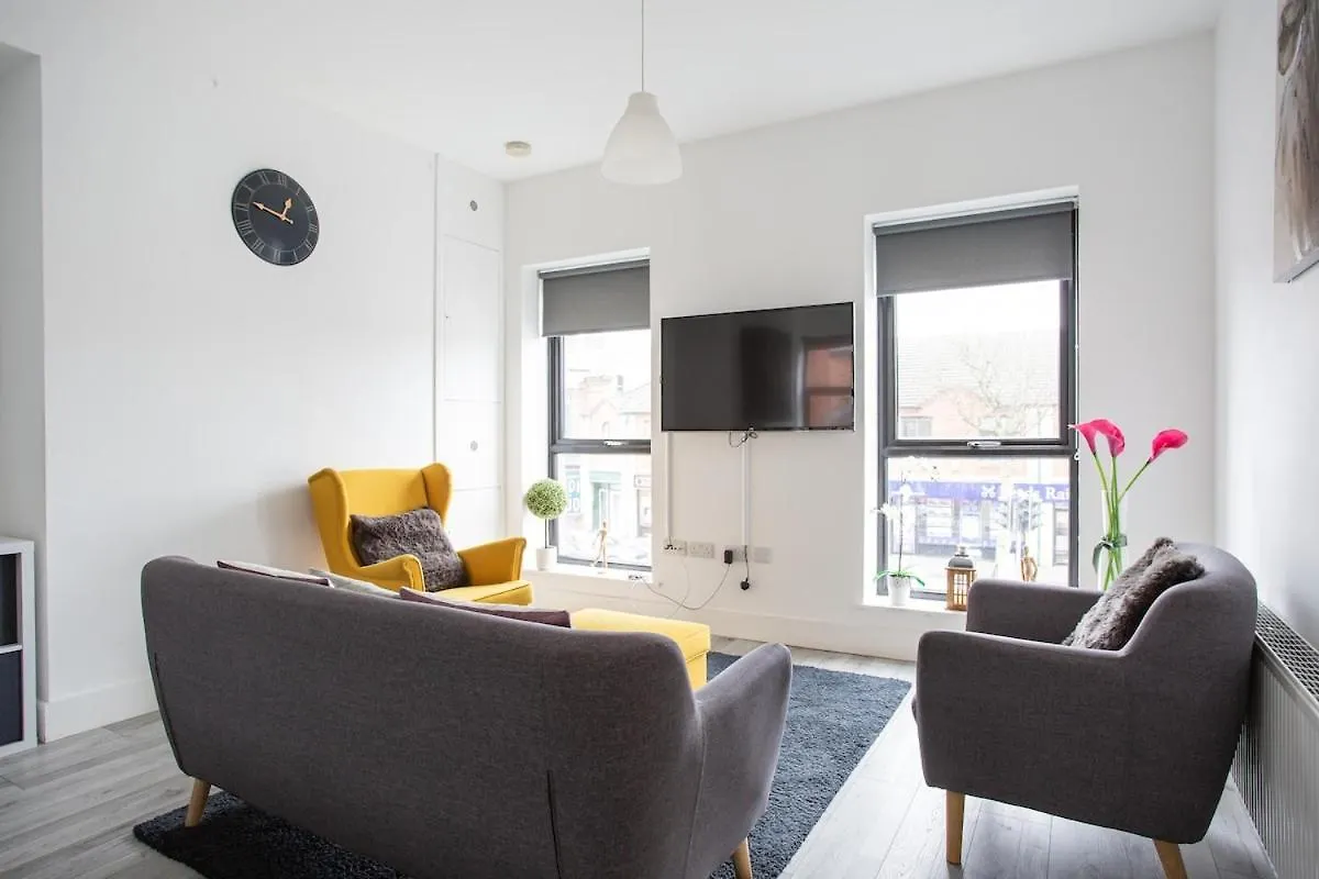Modern Luxury Apartment, Sleeps 6 I Best Location I Long Stay Belfast