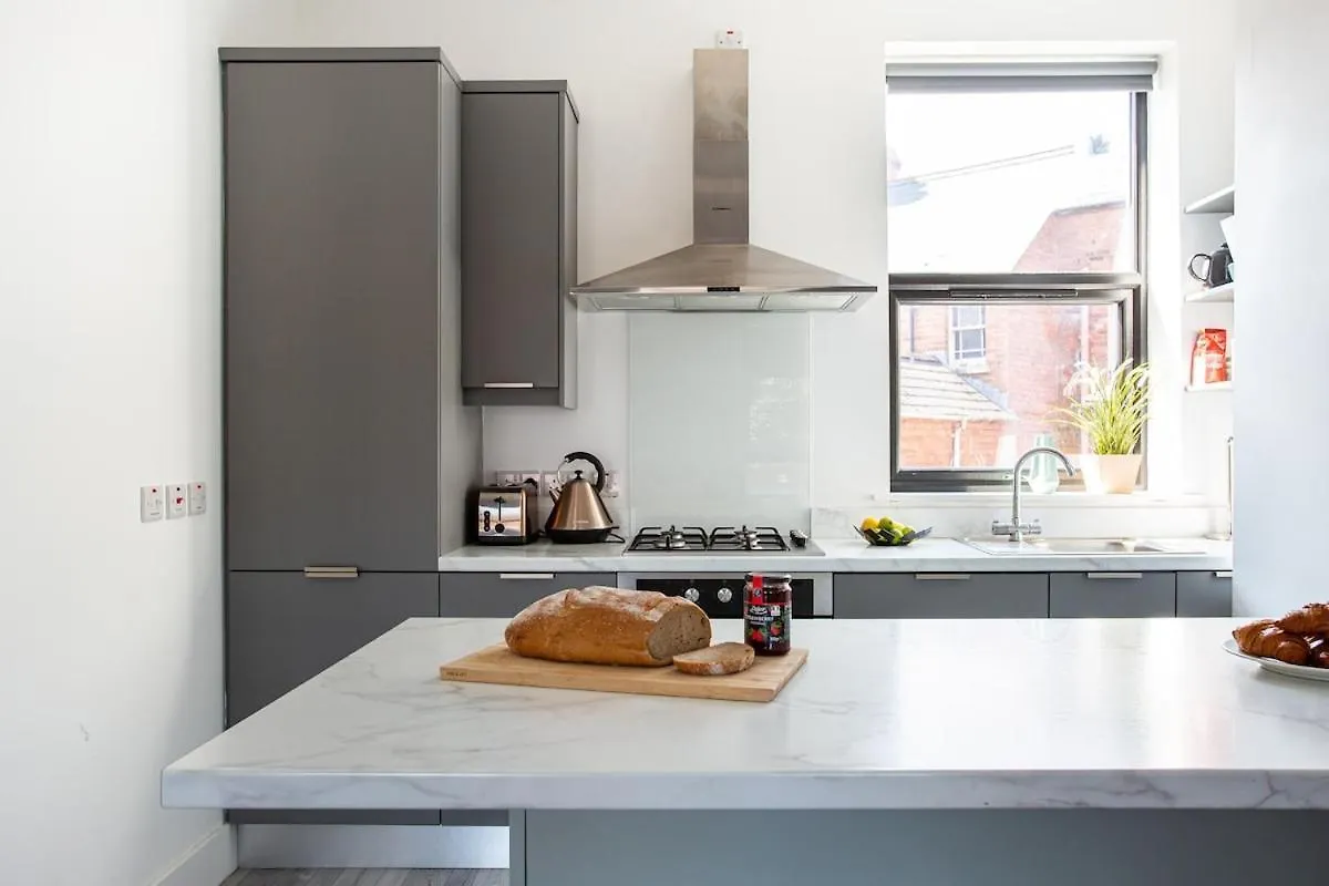 Modern Luxury Apartment, Sleeps 6 I Best Location I Long Stay Belfast 0*,  Birleşik Krallık