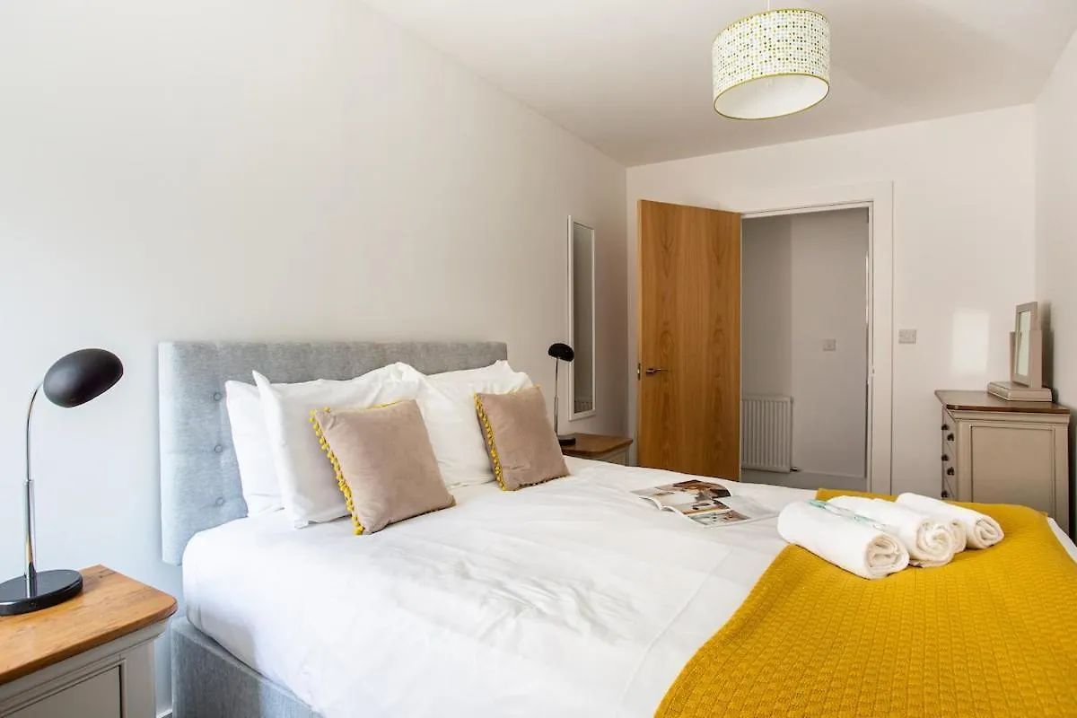 Modern Luxury Apartment, Sleeps 6 I Best Location I Long Stay Belfast