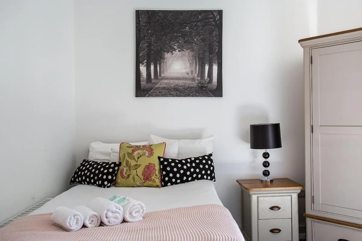 Daire Modern Luxury Apartment, Sleeps 6 I Best Location I Long Stay Belfast