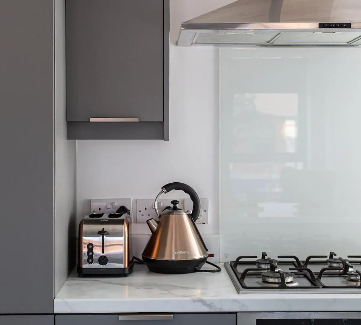 Modern Luxury Apartment, Sleeps 6 I Best Location I Long Stay Belfast Daire